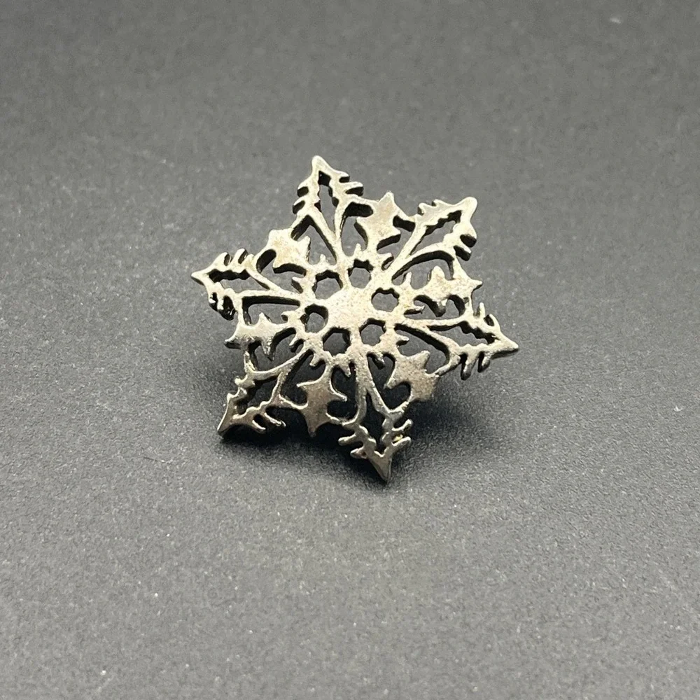 Snowflake Winter Silver Tone Lapel Hat‎ Pin
